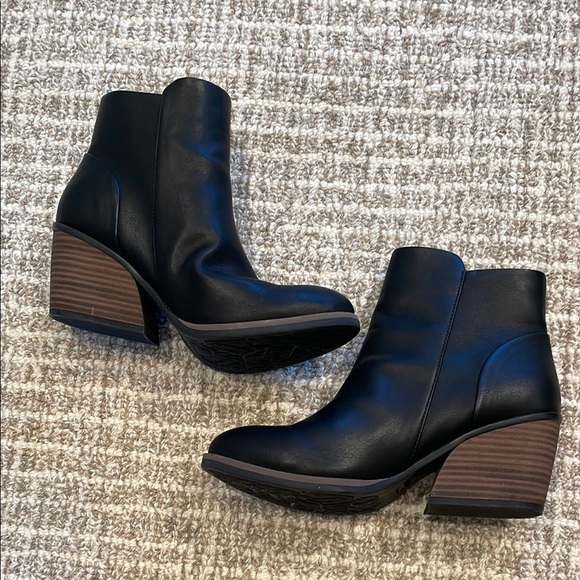 Black Korks Ankle Boots with Chunky Heel - Picture 4 of 7